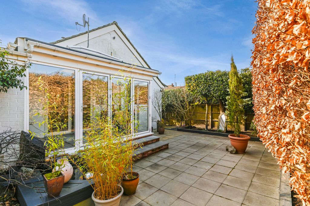 Property photo 2 of 21