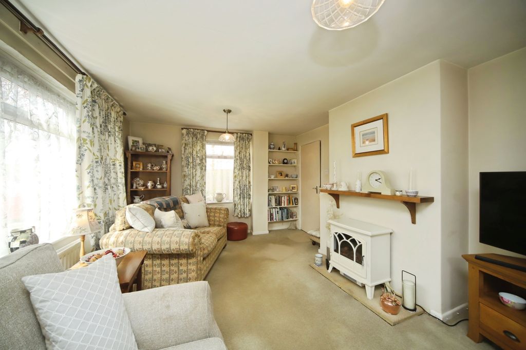 Property photo 2 of 17 Sitting Room