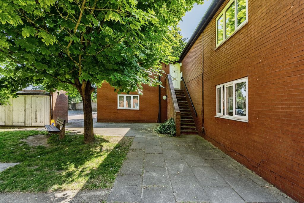 Property photo 1 of 8 Exterior