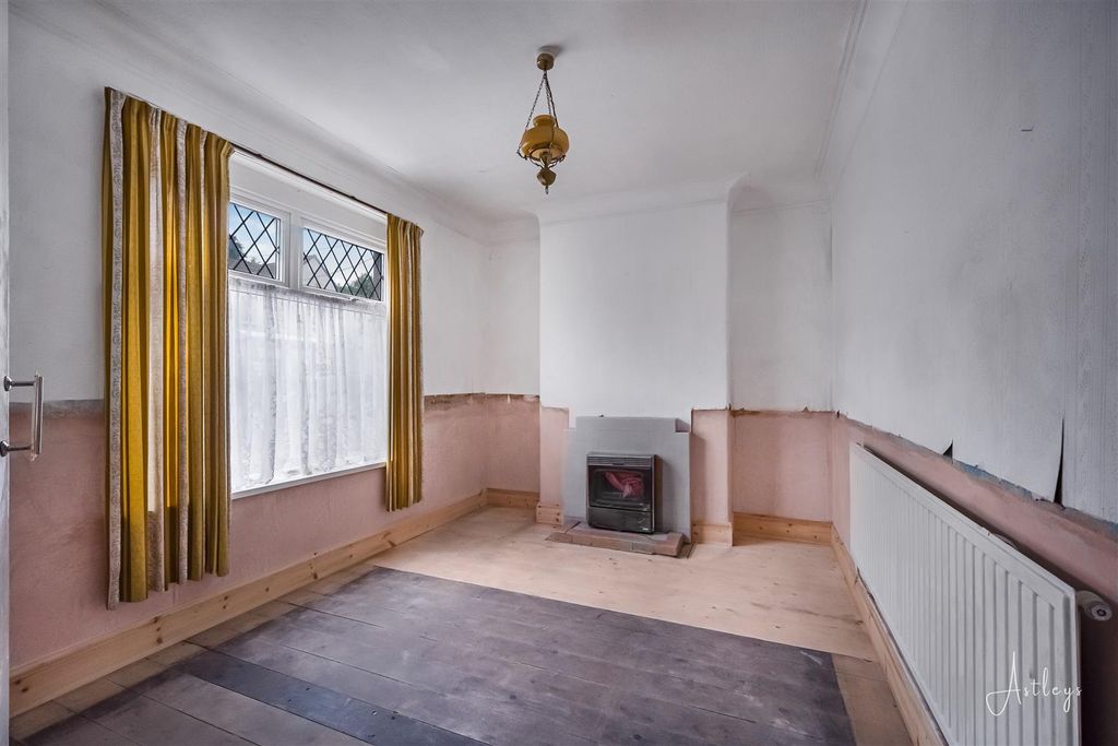 Property photo 3 of 18 Front Lounge