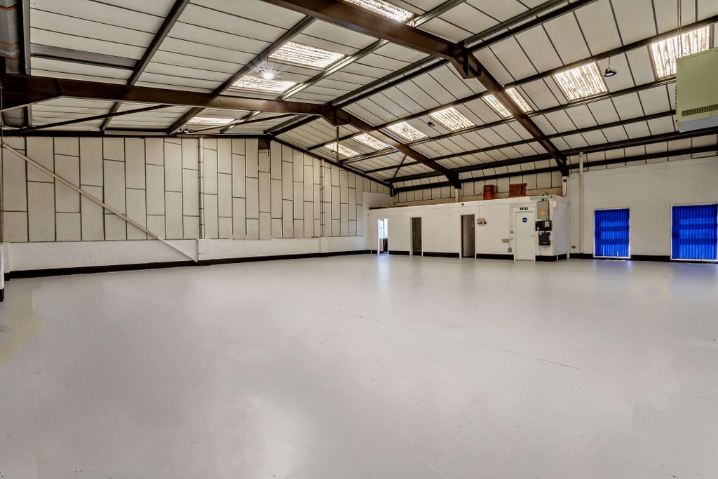 Property photo 3 of 14 8694027-Interior29-800
