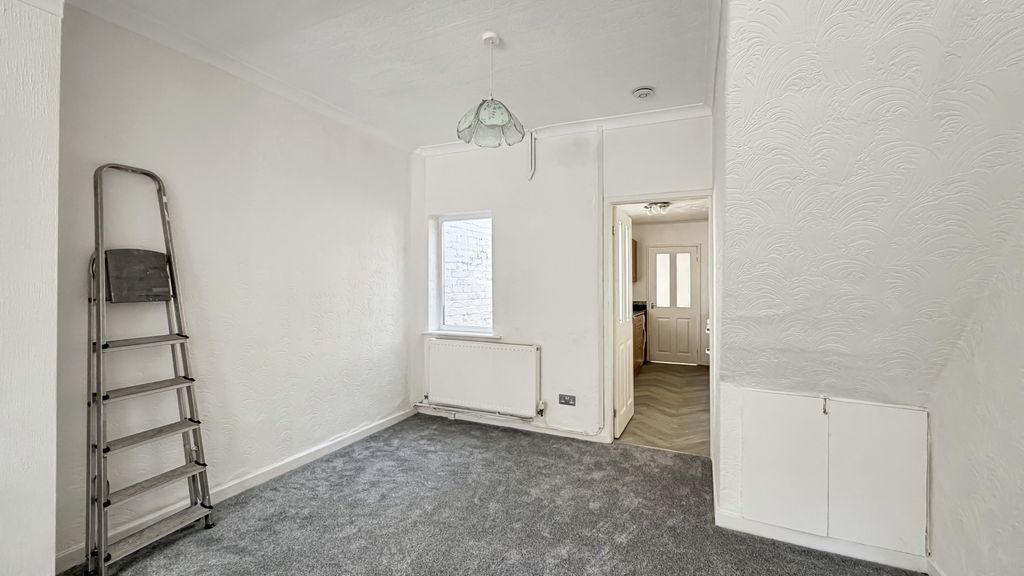 Property photo 3 of 8 Lascelles-5