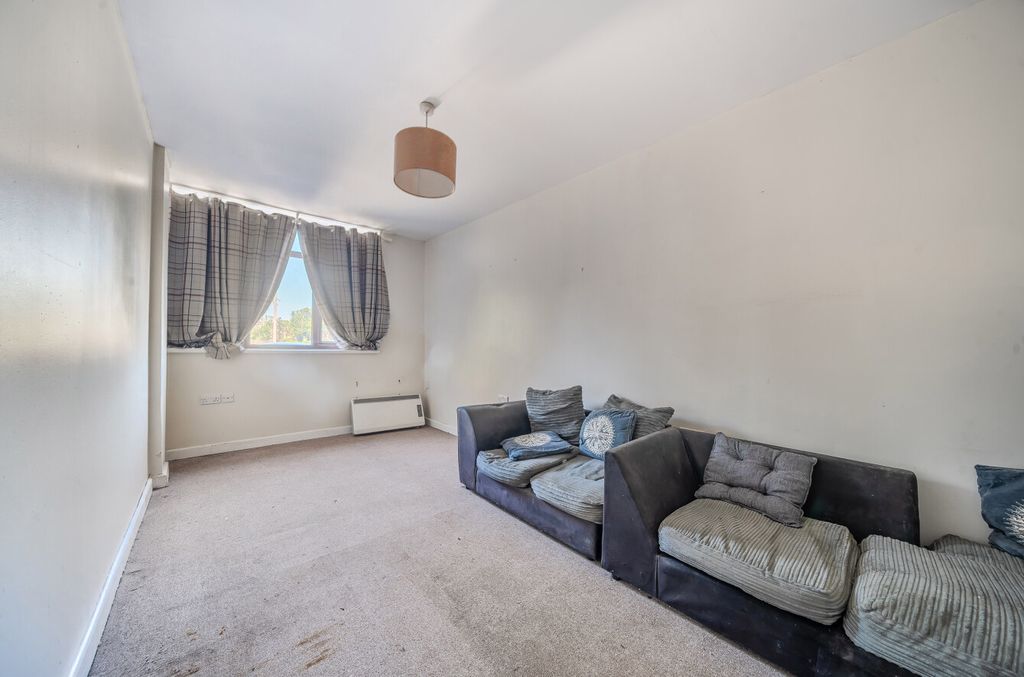 Property photo 3 of 20 1319715-27-686d66...