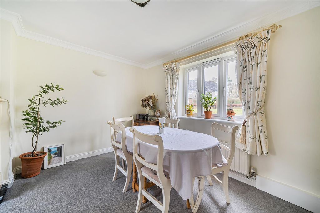 Property photo 3 of 14 Dining Area