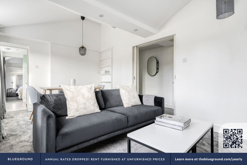 Property photo 3 of 22 Living Room