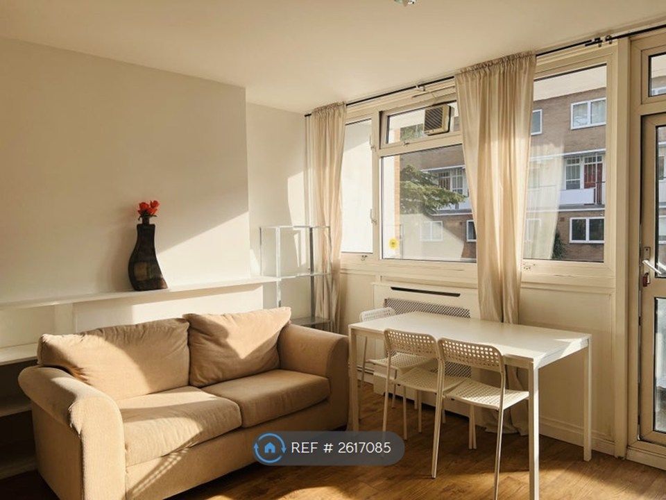 Property photo 1 of 7 Living Room View 1