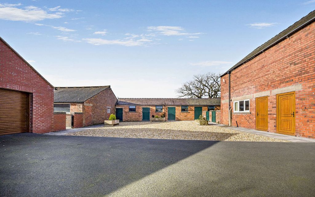 Property photo 2 of 35 Yard