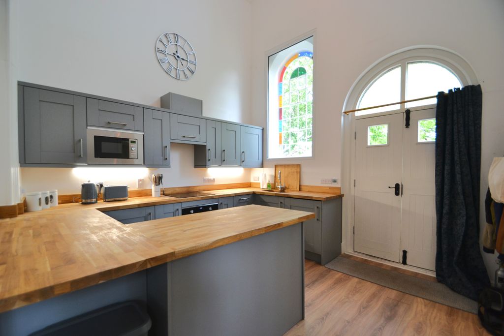 Property photo 3 of 18 Kitchen Area