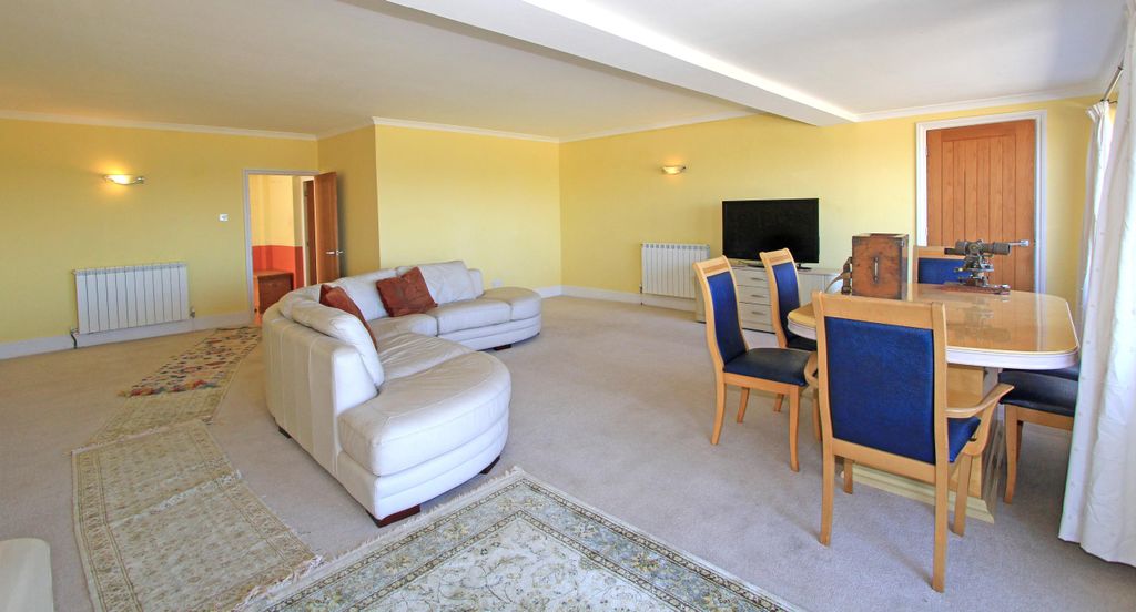 Property photo 2 of 28