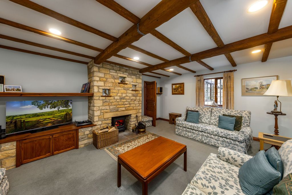 Property photo 2 of 11