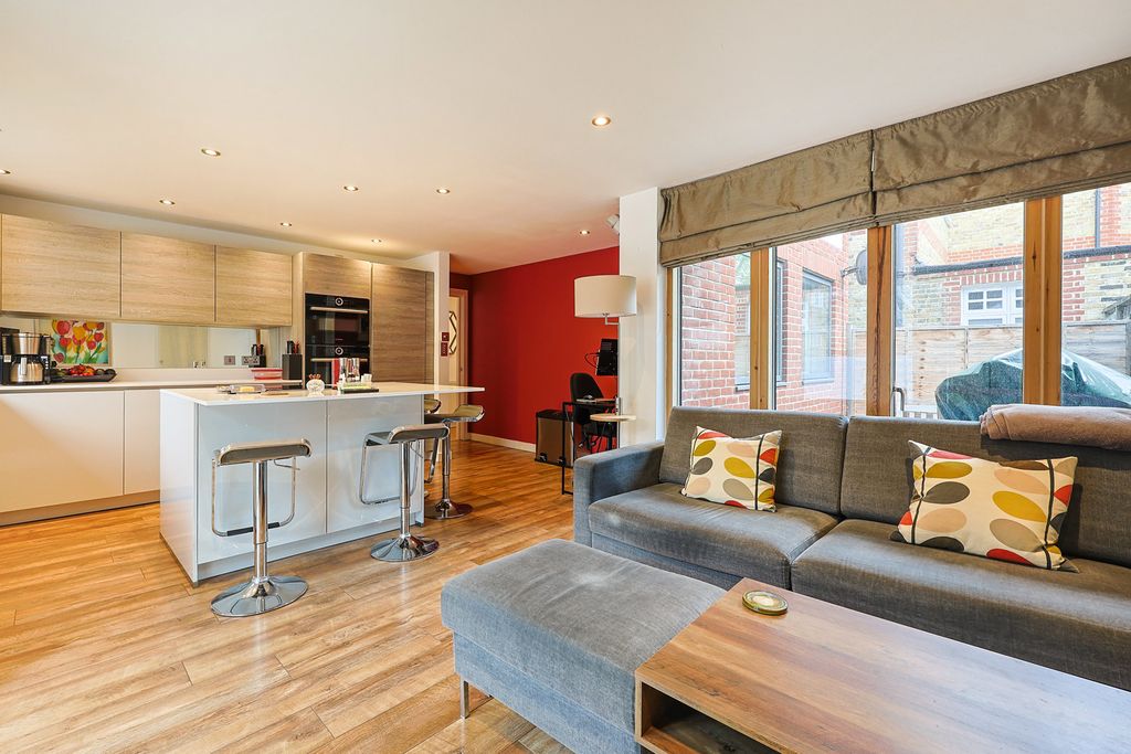 Property photo 2 of 14 Kitchen/Reception