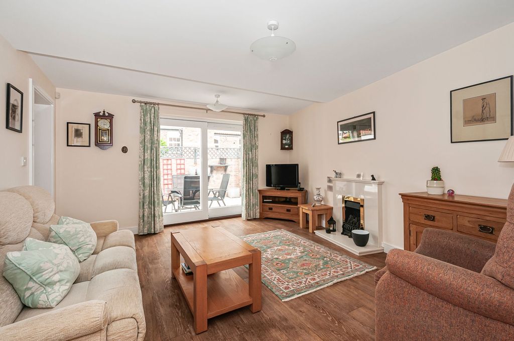 Property photo 2 of 12