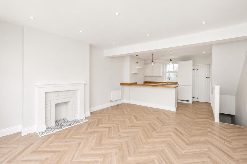 Property photo 2 of 13 Newliving.Png
