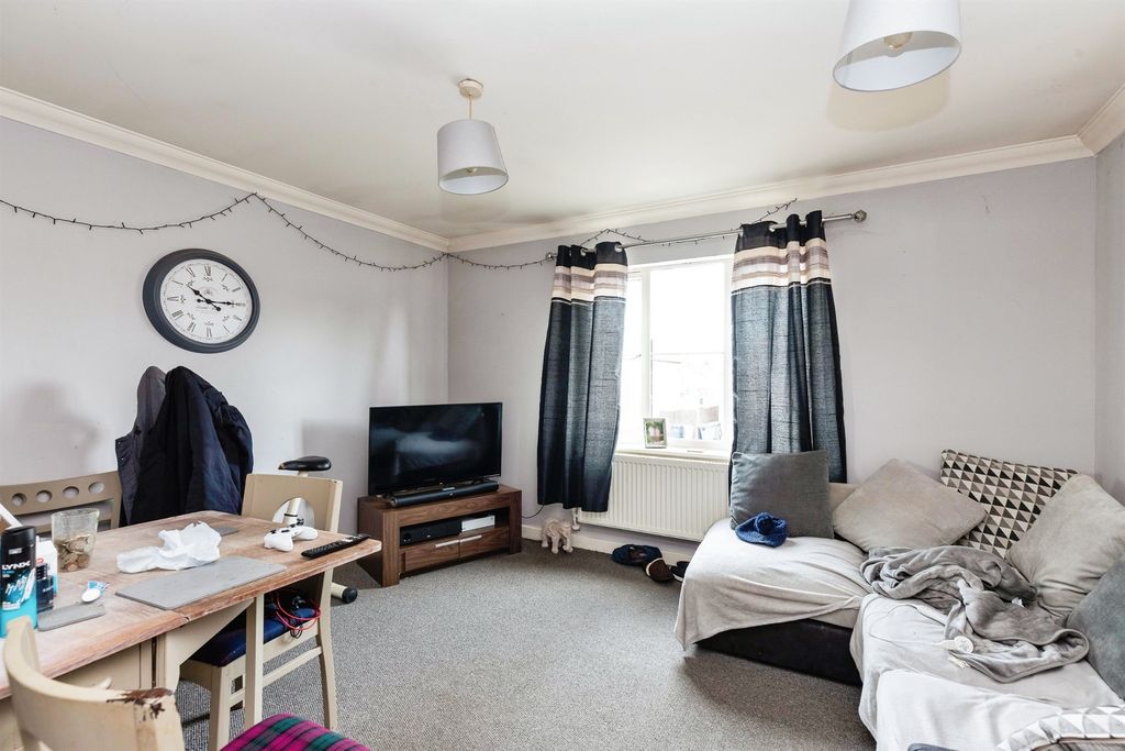 Property photo 3 of 13