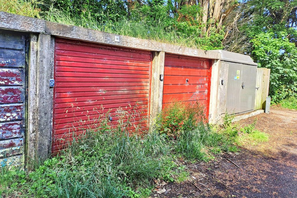Property photo 2 of 7 Garage 14 Manor Way, Heamoor, Penzance, Tr18 3Hx