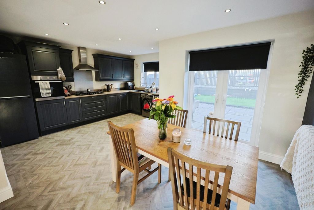 Property photo 3 of 13 Pbox-Img.Jpg