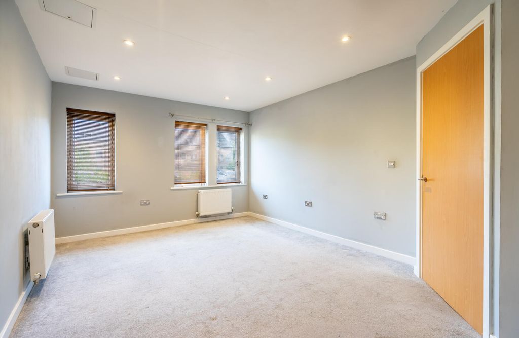 Property photo 3 of 11 Living Room