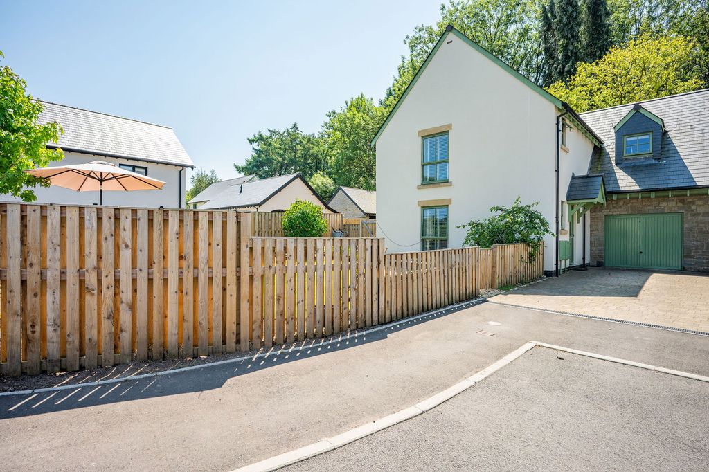 Property photo 1 of 39
