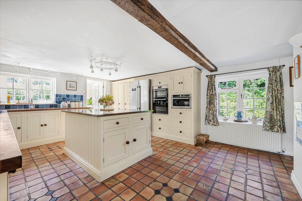 Property photo 2 of 21 Image