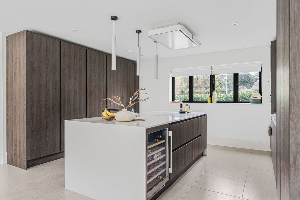 Property photo 3 of 35