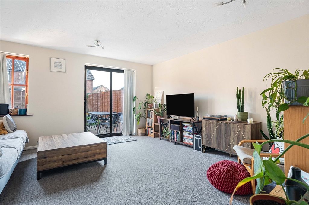 Property photo 2 of 9 Sitting Room