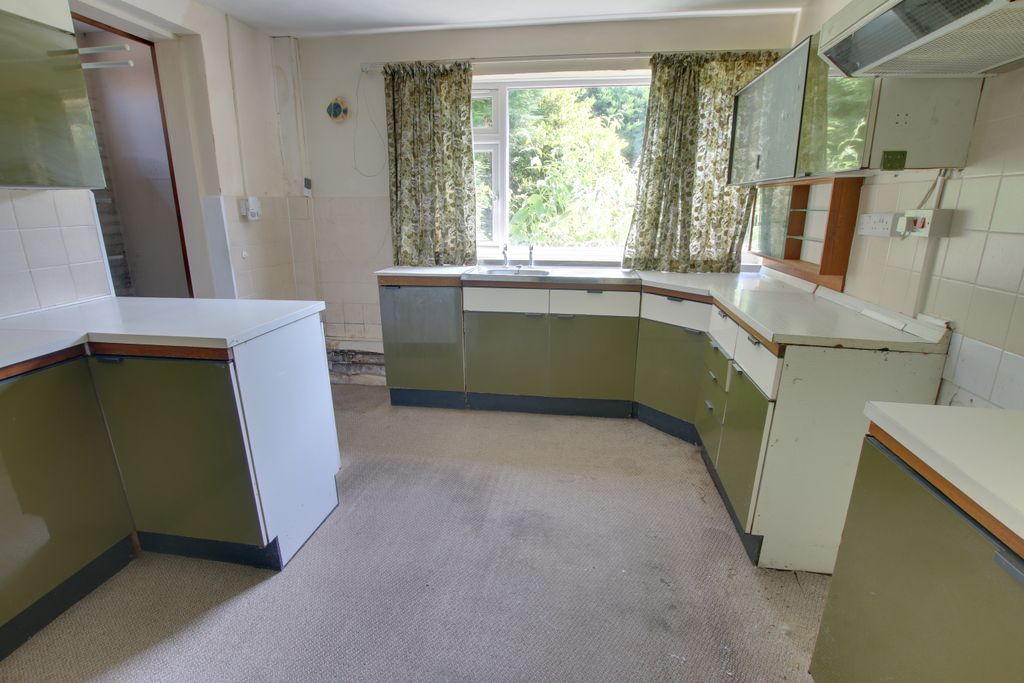 Property photo 3 of 13 Kitchen