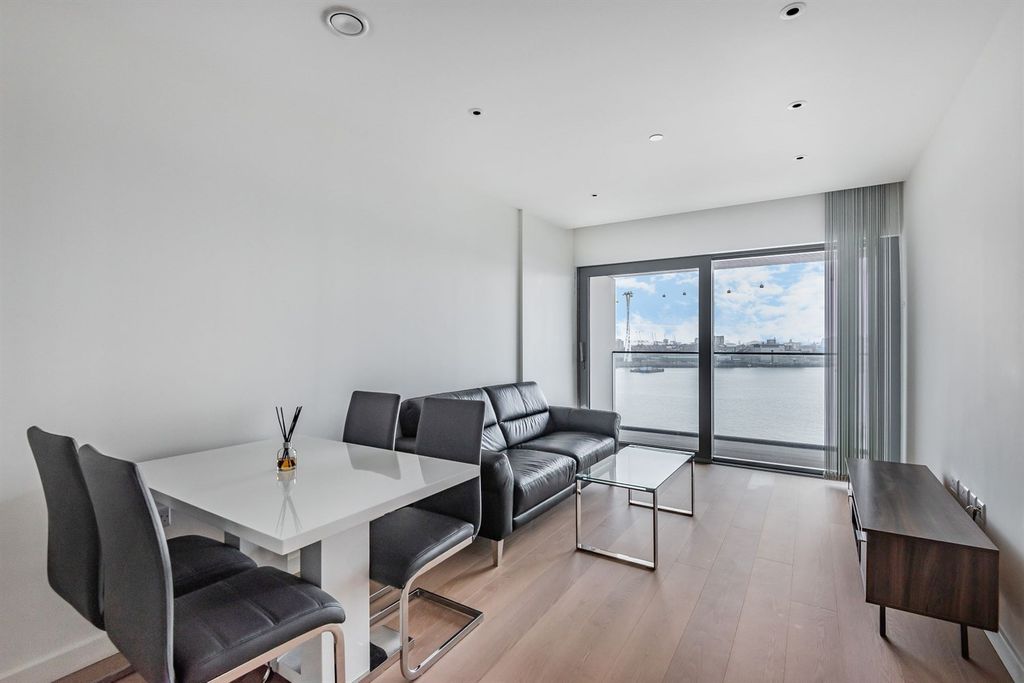 Property photo 2 of 21 Reception