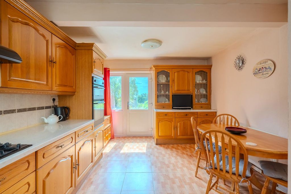 Property photo 3 of 19 31 Marloes Path-13.Jpg