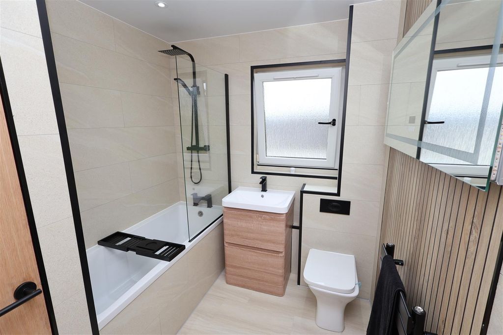 Property photo 3 of 27