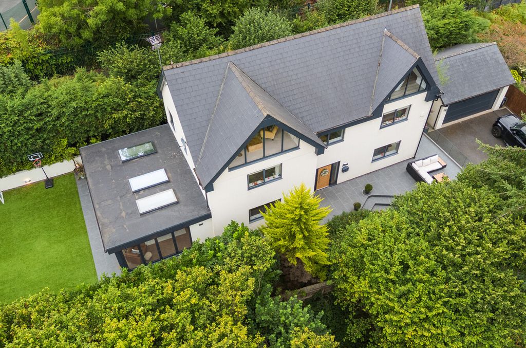 Property photo 2 of 40