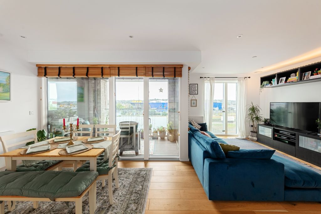 Property photo 2 of 15 094A5673