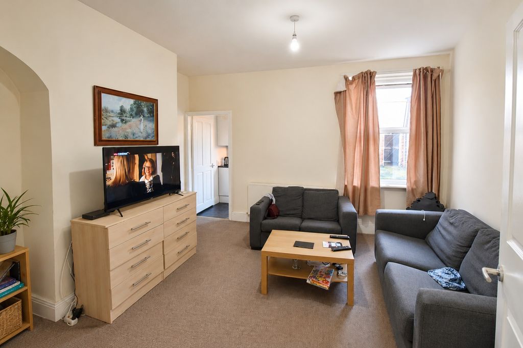 Property photo 1 of 4 Spacious Lounge With Comfy Sofas And Large TV...