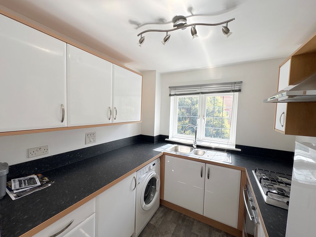 Property photo 3 of 7 Kitchen