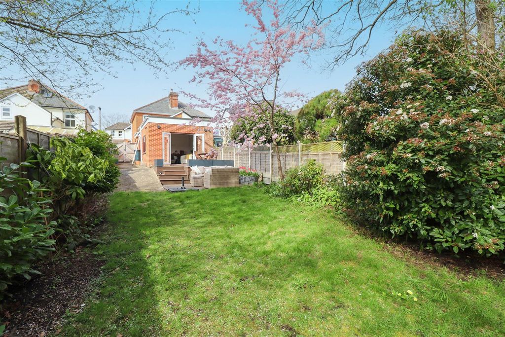 Property photo 2 of 24 Garden