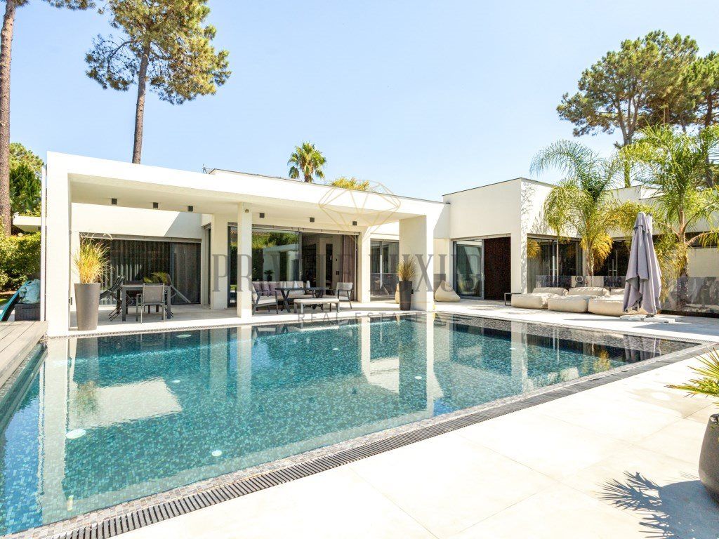Property photo 1 of 25 Luxury 5 Bedroom Villa With 463 Sqm, Swimming Pool And 1,407 Sqm Of Privacy