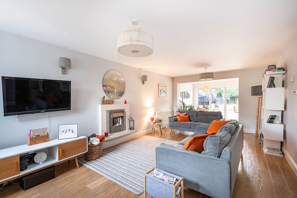 Property photo 3 of 18 4351544