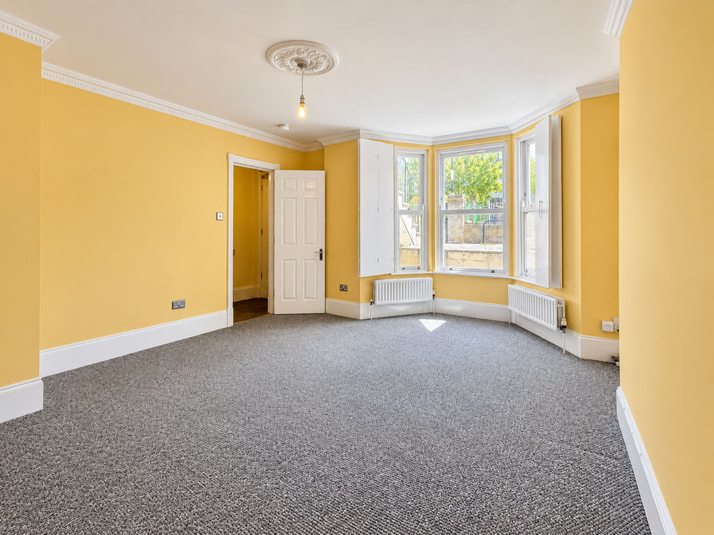 Property photo 1 of 7 3 Bedroom Apartment For Rent In N5
