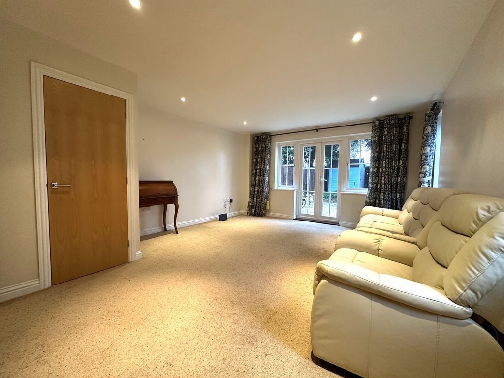 Property photo 3 of 11 Living Room
