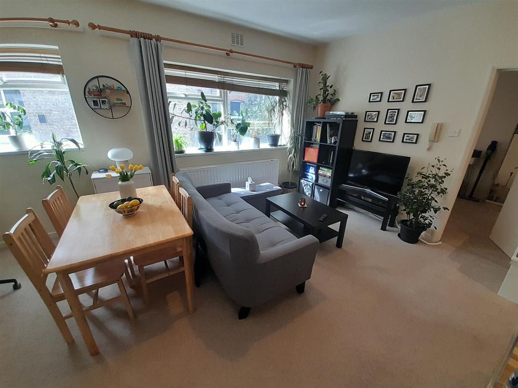 Property photo 2 of 8 3. Living Room 1.Jpg