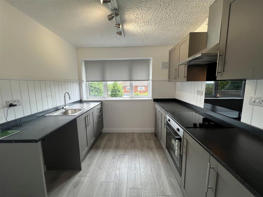 Property photo 3 of 6 Kitchen.Jpg