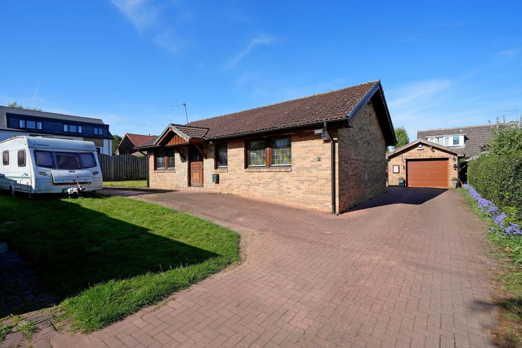 Property photo 1 of 32