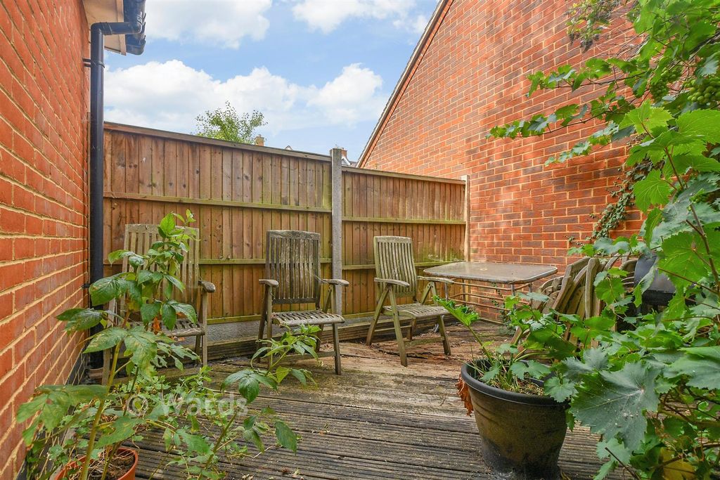 Property photo 2 of 17 Patio / Decking