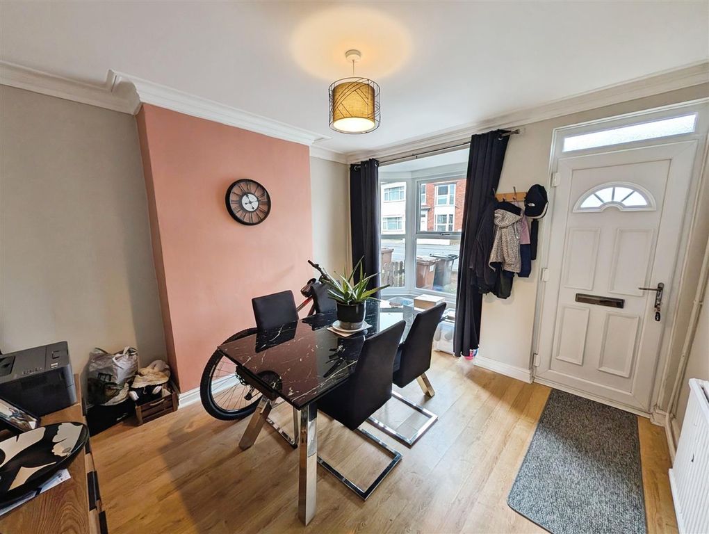 Property photo 3 of 10 Dining Room