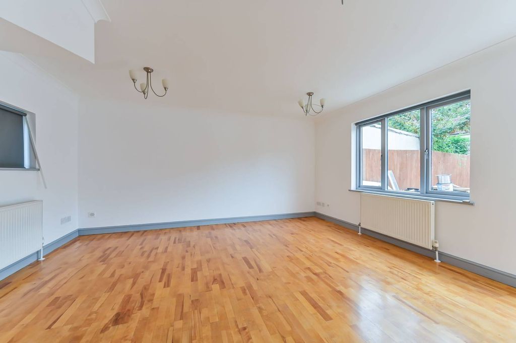 Property photo 1 of 9