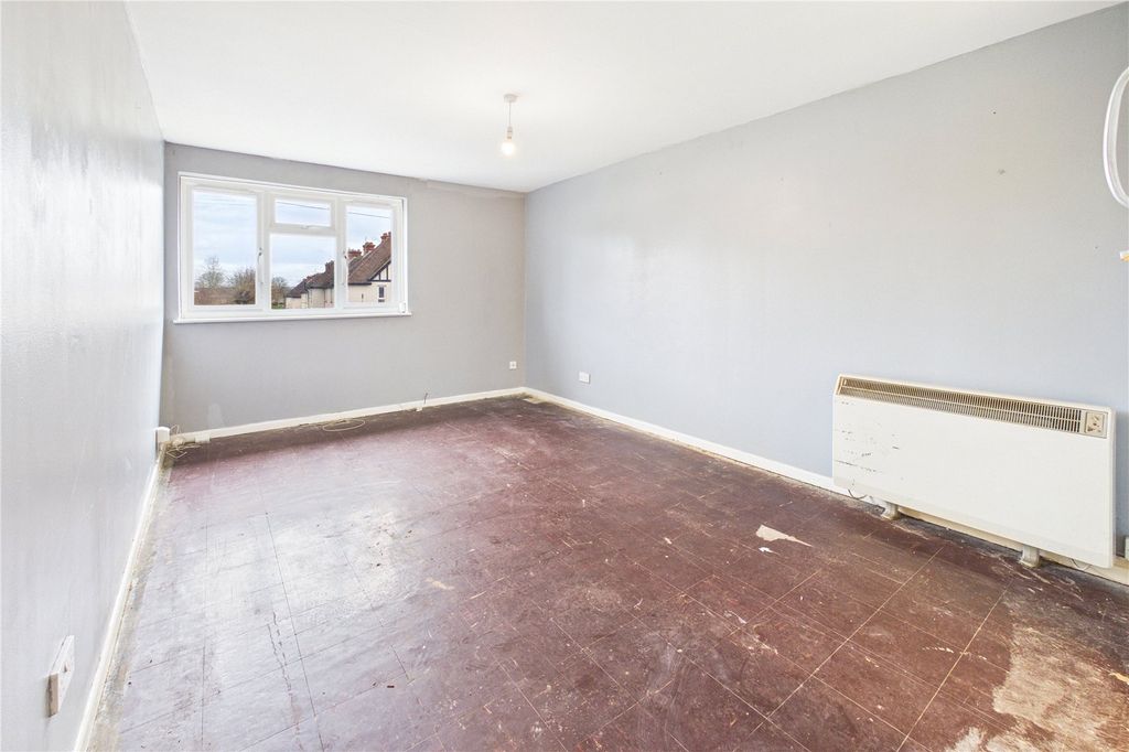 Property photo 2 of 14 Living/Dining Room