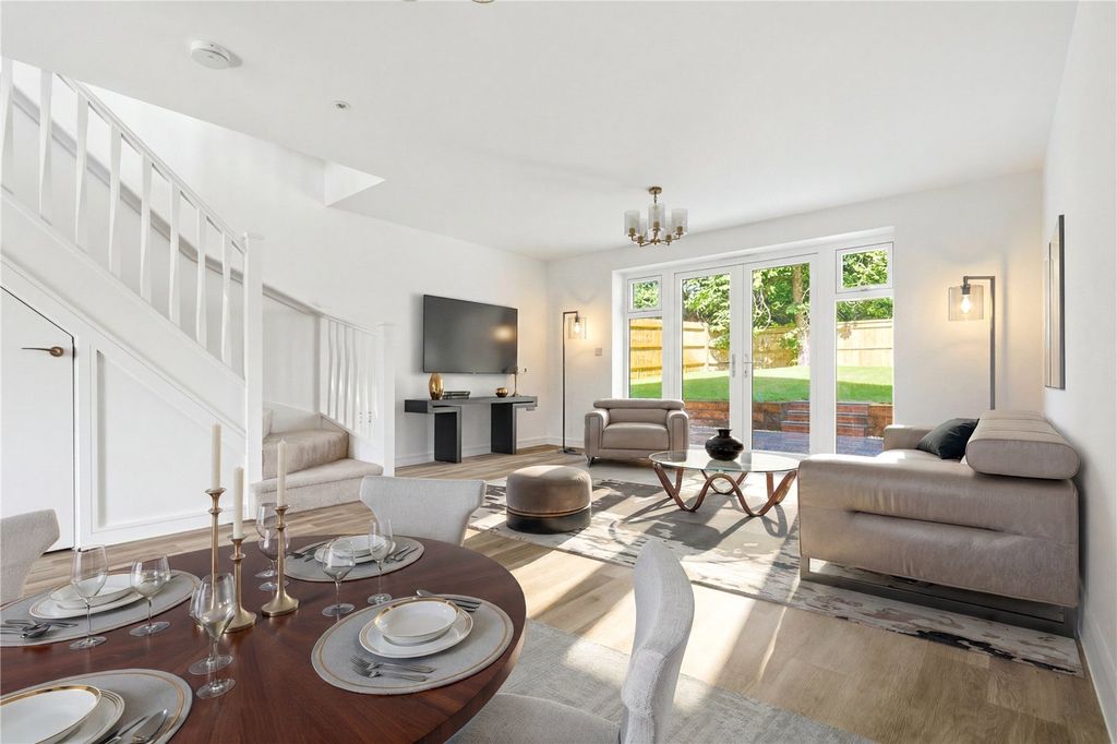 Property photo 2 of 8 Living/Dining