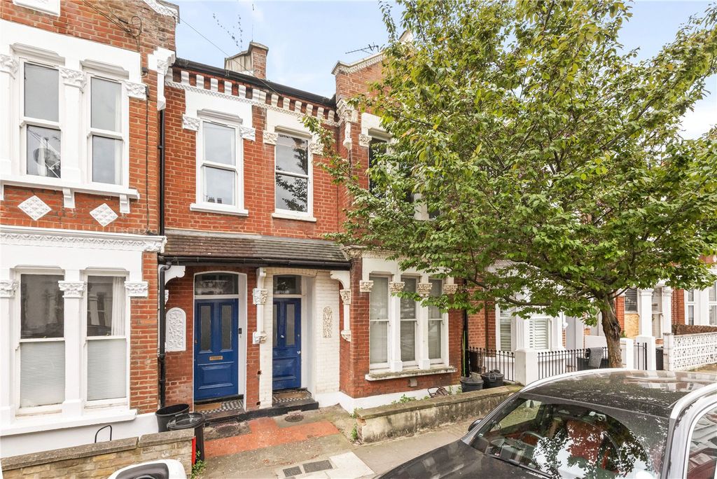 Property photo 3 of 7 External