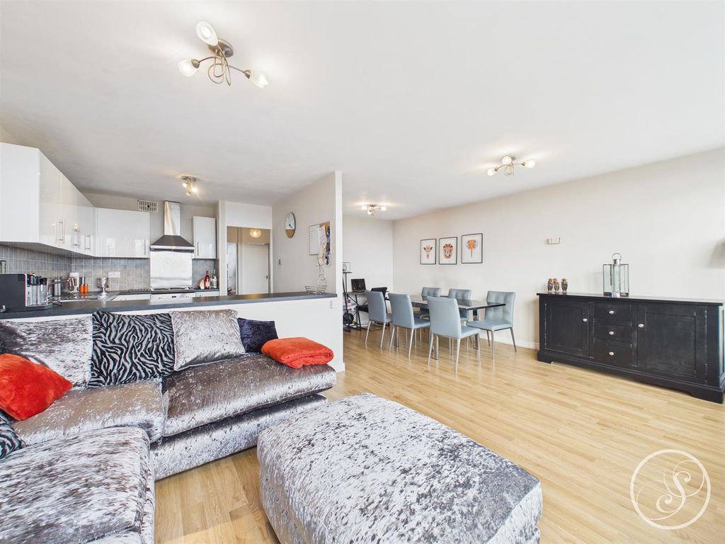 Property photo 3 of 13