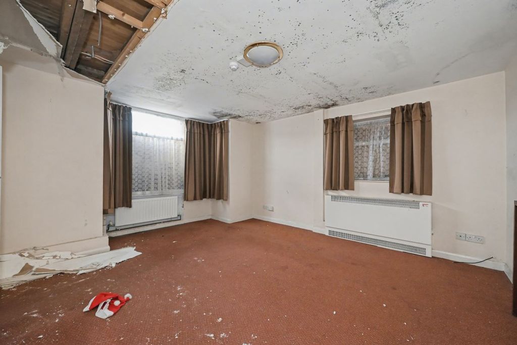 Property photo 3 of 25