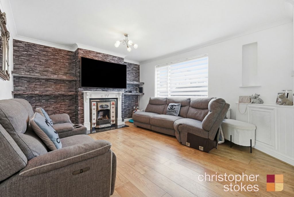 Property photo 2 of 18 5252133